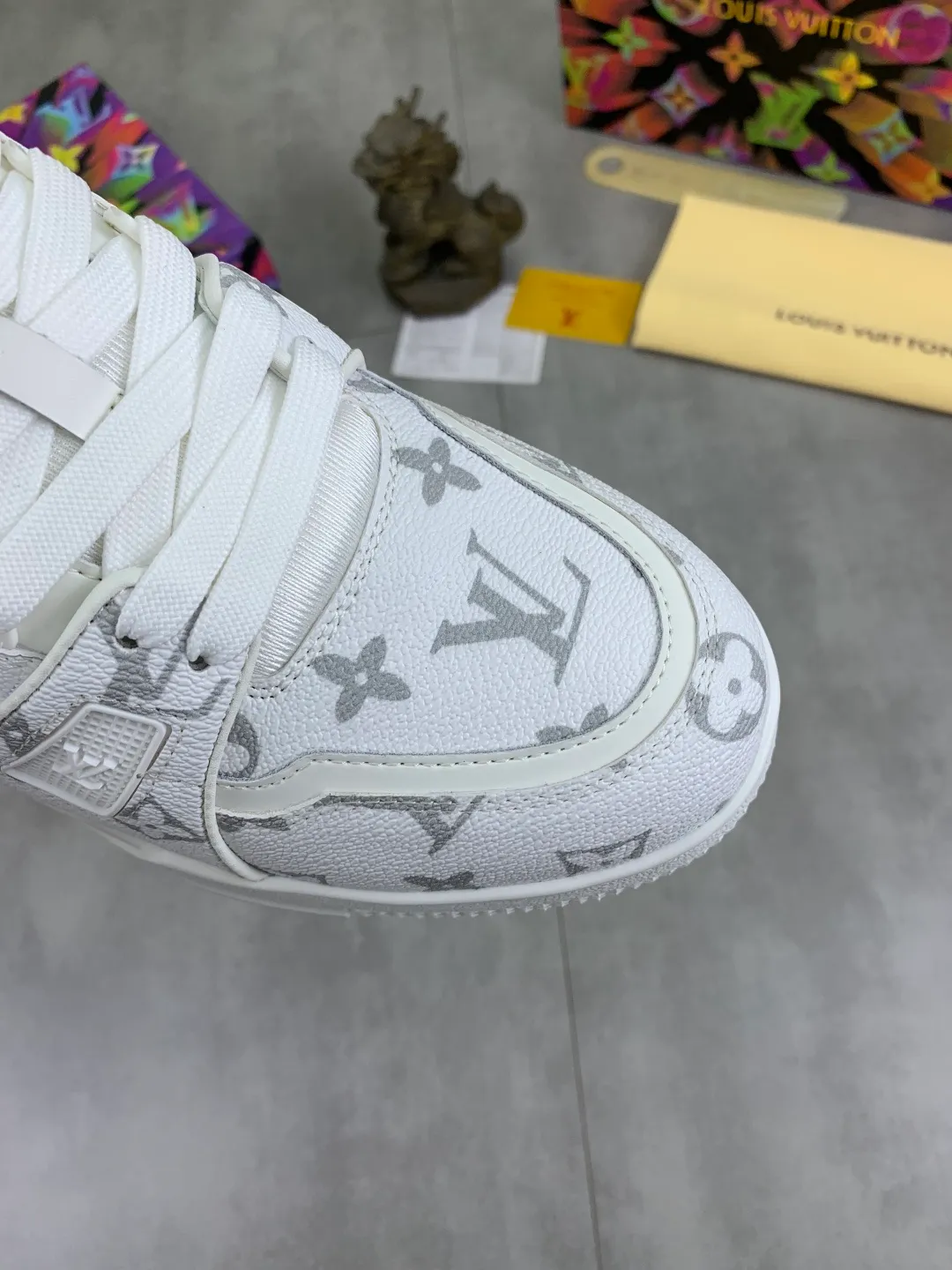 Men's men's shoes 💰P580 New style 💰💎💎Latest color High version 2025Louis*Vuitto* LV Traine Catwalk TRAINER outsole and fabric private model A shoe that definitely costs a lot of money and effort. This series was designed after the arrival of Vifgil. It is favored by many fans every season. Original TPU outsole Original packaging Color: black Available in white (available from stock, super fast shipping) Code number: 35-46